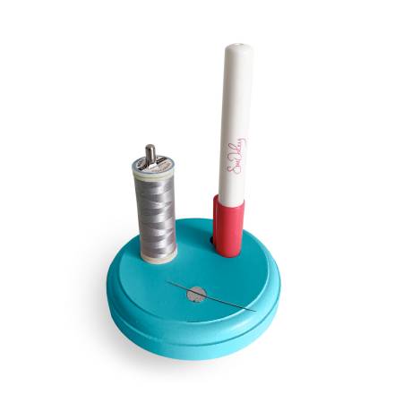 The Little Keeper by Sue Daley is perfect for storing your English paper piecing tools. It includes a spindle to hold your thread, a spot for your glue pen, and a magnet to keep your needle in place. Size is approximately 3 1/2" wide x 4 1/4" high. Glue pen and needle not included. Made of: Plastic Size: 3-1/2in x 4-1/2in Use: Organizer