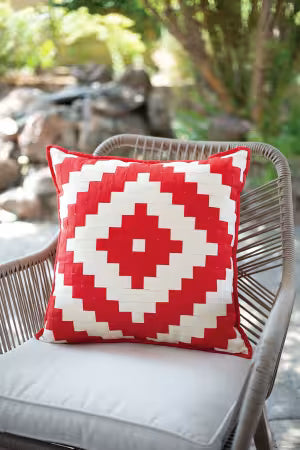 Fabric Weaving Book
From Stash Books
By Mathew Boudreaux and Tara J. Curtis
You gotta weave it to believe it!
Learn the art of fabric weaving with 12 fun and fabulous projects!