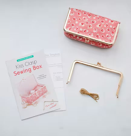 Kiss Clasp Sewing Box Kit
From Zakka Workshop
By Kristyne Czepuryk
Kit includes:
Printed Paper Pattern
One Rose Gold Metal Clasp 7in x 3.5in (18 x 9 cm)
Paper String for installation