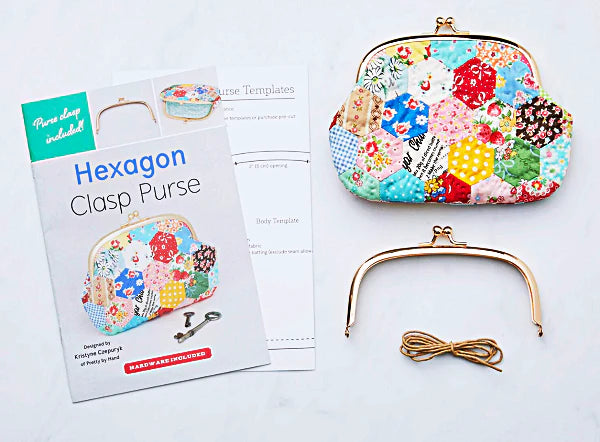 Use English paper piecing to construct this adorable hexagon purse. This sweet clutch is the perfect size for storing cosmetics, money, and other essentials.  Finished Size: 4 ¾" x 7" (12 x 18 cm) Kit Includes: 2.5" x 5 ¼” (6.5 x 13.5 cm) rose gold metal clasp and paper string for installation.