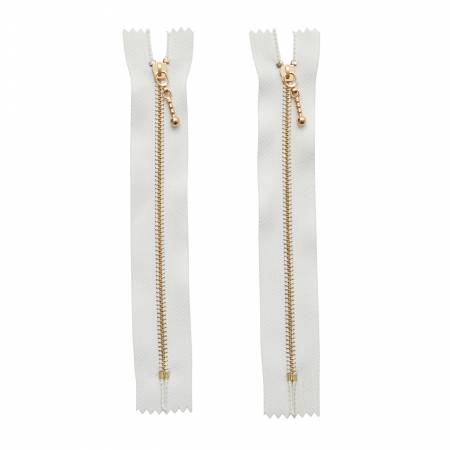 6in Macaroon Zipper 2pk
From Zakka Workshop
Use these 6" (15 cm) white zippers with rose gold droplet pulls to make multiples of the Mini Macaroon Pouch